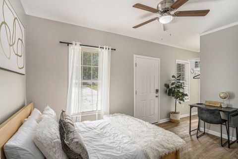 Newly-renovated & spacious College Park House with High Speed WIFI and Smart TVs (id. 13564)