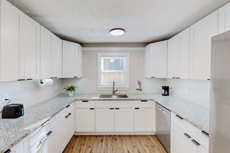 roommates in Undisclosed, Stockbridge, GA 30281 Rare Opportunity to Book This Top‑Rated Stockbridge HomeLarge Spacious First-Floor BedroomsFast High-Speed Wi-FiKeyless EntryWalk to WalmartNear I-675/I-75All Utilities IncludedEasy ParkingLaundry OnsiteProfessionally Cleaned (id. 6140) - cirtru.com
