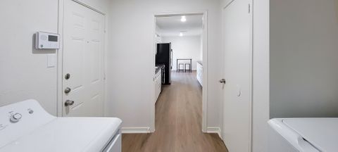 Spacious & newly-renovated Mesquite House with Dining area (id. 2164)