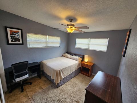 Spacious, Fully Furnished Rooms | Superhost  | Walk to Bus & W Colonial (id. 30238)
