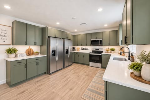 LOCATION  FULLY REMODELED  BEAUTIFUL  INTERIOR   This is the one! (id. 43988)