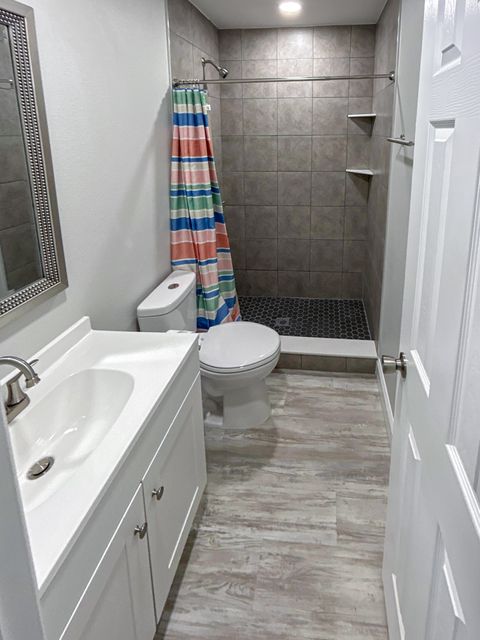Super Pad split Host! Great Property Located In The Heart of Orlando. Minutes From I-4,  and 408.  Public Transit Close (id. 3106)