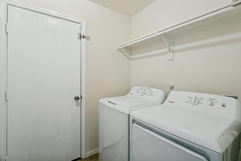 roommates in Undisclosed, Fort Worth, TX 76119 Spacious Fort Worth Home | Near Dining, Shopping & Highways (id. 43604) - cirtru.com