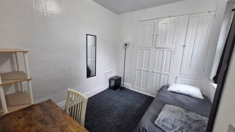 roommates in East Pittsburgh Private Room in 5Bed.2.5Bath - cirtru.com