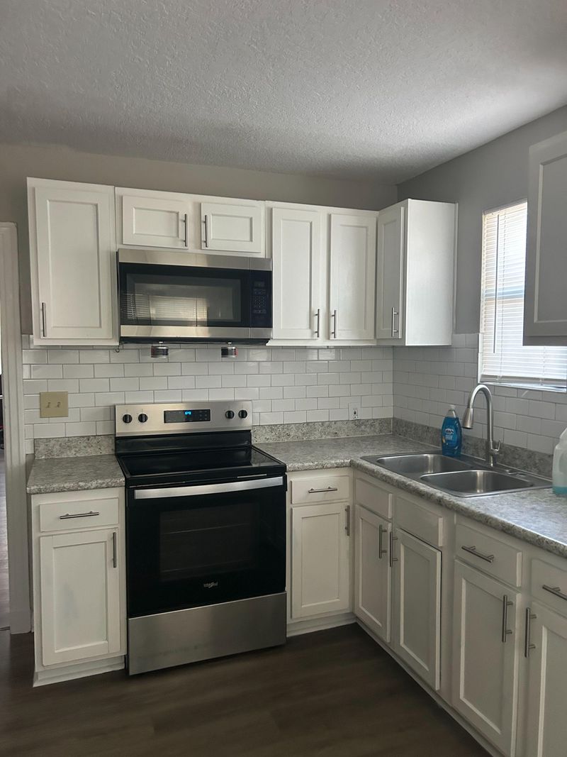 roommates in Undisclosed, Jacksonville, FL 32206 HUGE SPACIOUS Brentwood Home - 3k sqft ONLY 6 rooms! (id. 21992) - cirtru.com