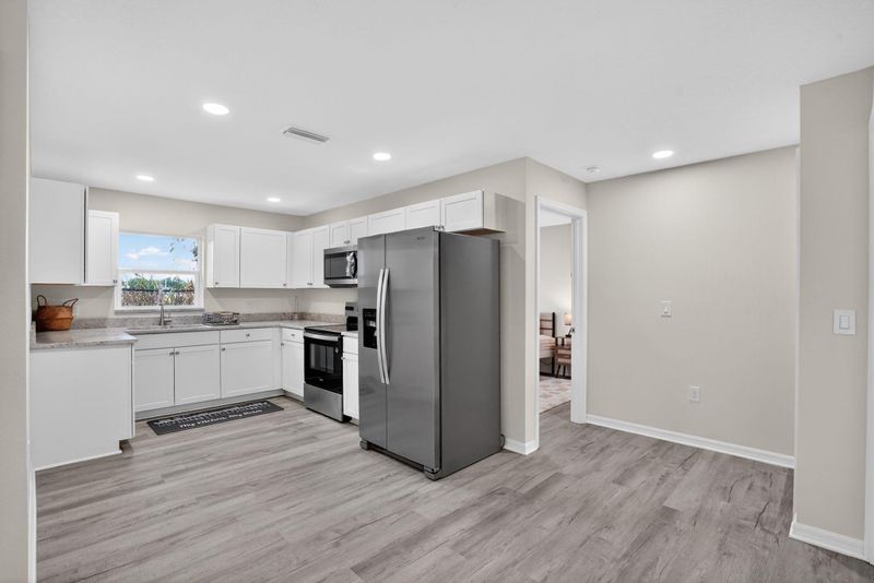 roommates in Undisclosed, Bradenton, FL 34208 Brand New & Fully Furnished – Cozy Dream Home Ready to Move In! (id. 29712) - cirtru.com