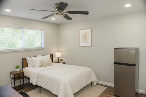 Chill PadSplit, Recently Remodeled! Mini Fridges, Large Rooms, Quiet Neighborhood near I-17 & Greenway (id. 9709)