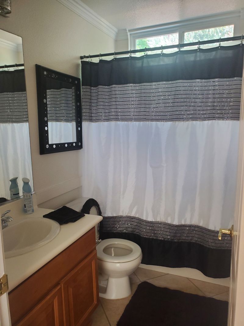 roommates in Escondido Room4Bed.3Bath - cirtru.com