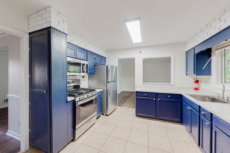 roommates in Undisclosed, Stone Mountain, GA 30088 Newly Renovated & Spacious Stone Mountain Home | Beautiful, Secure, and Spacious | No Move-In Fee , Free Wi-Fi , Monthly Cleanings , Bus Stop 1 Miles Away  , and Grocery Store 0.4 Miles Away (id. 12511) - cirtru.com