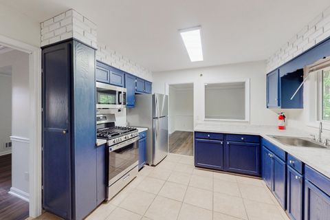 Newly Renovated & Spacious Stone Mountain Home | Beautiful, Secure, and Spacious | No Move-In Fee , Free Wi-Fi , Monthly Cleanings , Bus Stop 1 Miles Away  , and Grocery Store 0.4 Miles Away (id. 12511)