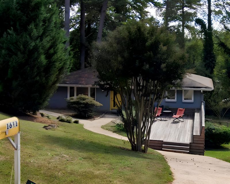 Newly-renovated & Mid-Century Modern Home with Dining Area and Two Decks (id. 4348)