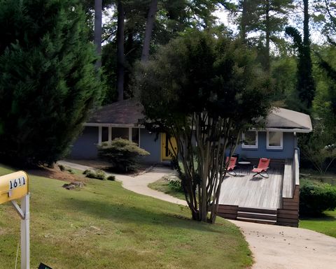 roommates in Undisclosed, Atlanta, GA 30316 Newly-renovated & Mid-Century Modern Home with Dining Area and Two Decks (id. 4348) - cirtru.com