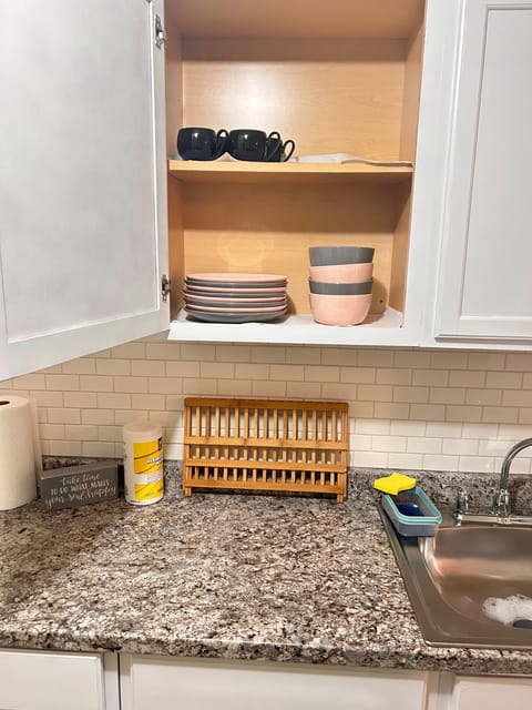 Live in Lawrenceville full basement apartment (id. 21173)