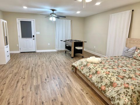 Discover this CHARMING HAMMOND RETREAT! Enjoy cozy private rooms in a peaceful neighborhood! Offering comfort, tranquility, & convenience! (id. 19258)