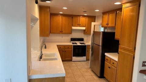 Private Room in Riverside | 7 Min to UCR | Utilities, Wi-Fi & Laundry Included (id. 43961)