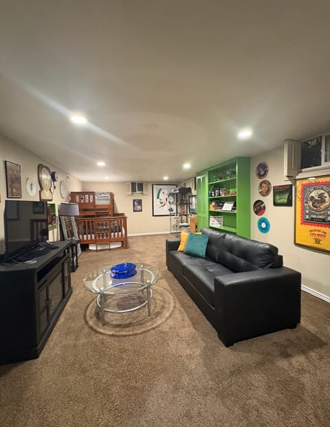 roommates in Lakewood Room2Bed.1Bath - cirtru.com