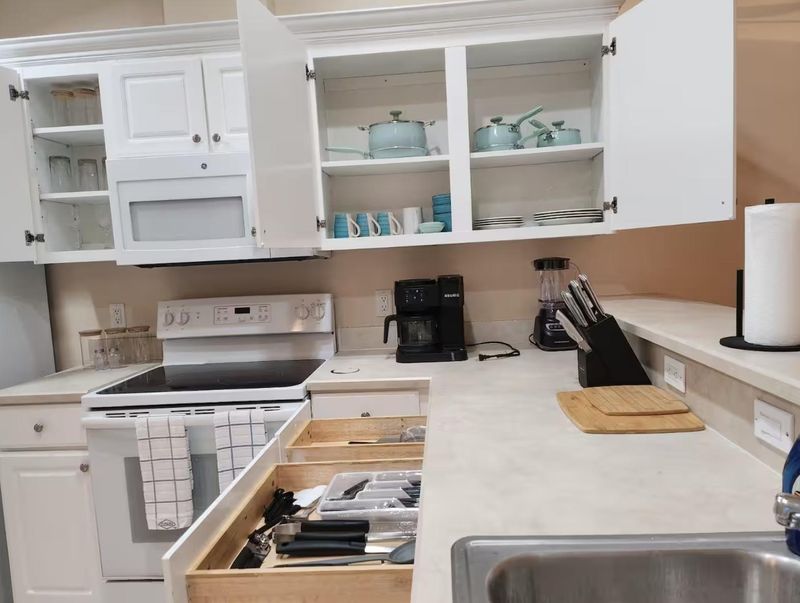 roommates in Undisclosed, Palm Coast, FL 32137 Peaceful room rental Safe, Uncrowded living close to hospitals & beaches (id. 16433) - cirtru.com