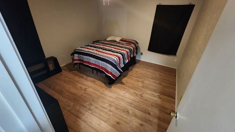 Private Room in 3Bed.1Bath