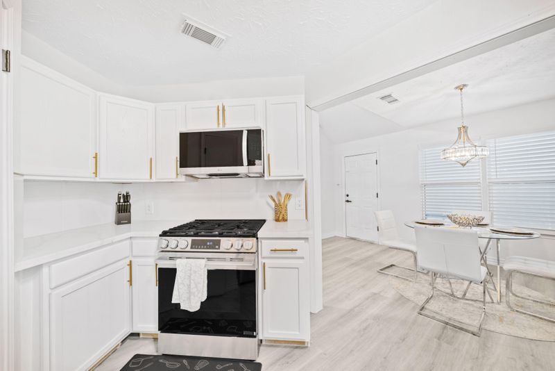 roommates in Undisclosed, Houston, TX 77084 Upscale Retreat with Premium Amenities. (id. 34537) - cirtru.com