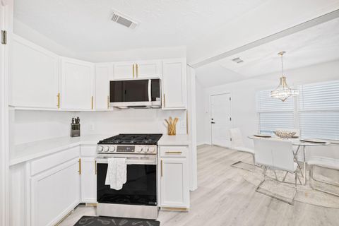 Upscale Retreat with Premium Amenities. (id. 34537)
