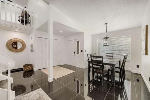 roommates in Undisclosed, Aurora, CO 80014 Spacious, Clean Aurora Home | TWO Kitchens! All Utilities Included Furnished Rooms w/Smart LocksFast Free WiFi Cleaning Services Included!  Minutes to I-225 + Walk to Bus Stops  Plenty of Parking (id. 35008) - cirtru.com