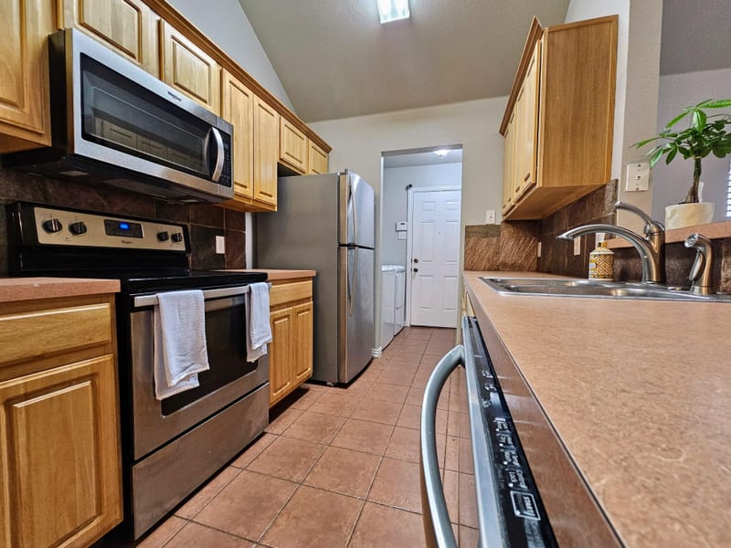 roommates in Undisclosed, Arlington, TX 76010 Fully Renovated, Clean, Safe, Quiet  | Comfort  & Convenient Location (id. 11934) - cirtru.com
