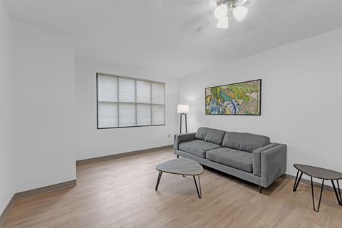 Most Security Friendly Building Co-Living in Memphis! Modern Barksdale Flats: Affordable Private Room Near Overton Park w/ FREE Parking, In-Unit Laundry, Upgraded Kitchen & Wi-Fi! (id. 32011)