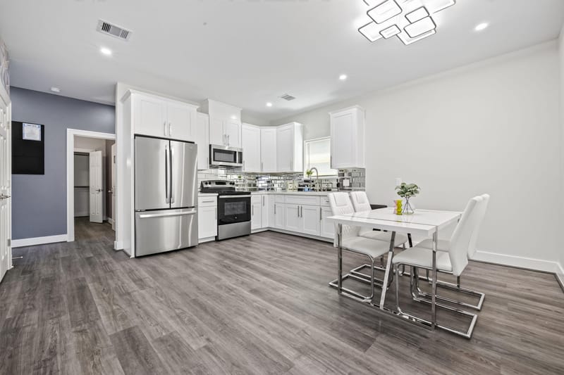 BOOK NOW! Rent in a BRAND-NEW HOUSE at The Remix near a bus stop @ Dan St. (id. 38209)