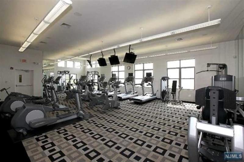 roommates in West New York Rent 2 bed&bath - $2850; No Fee! - cirtru.com