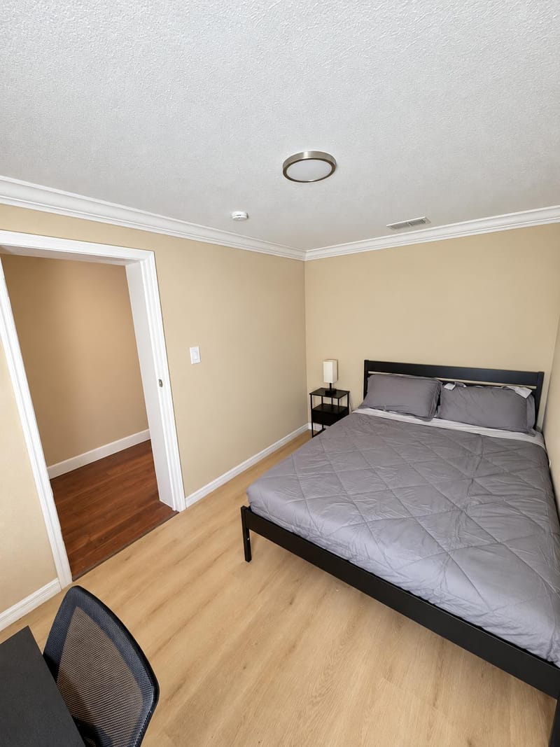 Fresh Start on Drane — Renovated, Comfortable & Easy to Park! (id. 45961)