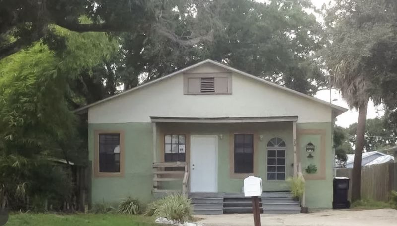 roommates in Undisclosed, Tampa, FL 33610 Welcome Home: Cozy Tampa House   Close to Public Transit  Fast WiFi (id. 8975) - cirtru.com