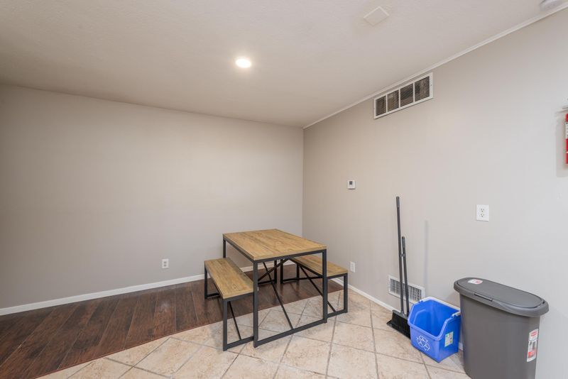 roommates in Undisclosed, DeSoto, TX 75115 Newly-renovated, Spacious & comfortable DeSoto House ONLY 20 minutes away from downtown Dallas (id. 4491) - cirtru.com