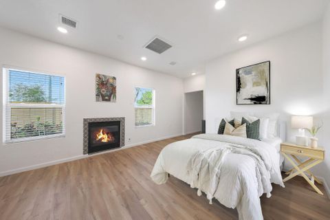 SUPERHOST SPACIOUS MESA Home Remodeled With 5 Bathrooms, FREE Washer Dryer. Mini- Fridges in Each Room, Dining Nook, 2x a Month Cleaning And Near Highways and Grocery Stores, REMOTE WORK Friendly (id. 21409)