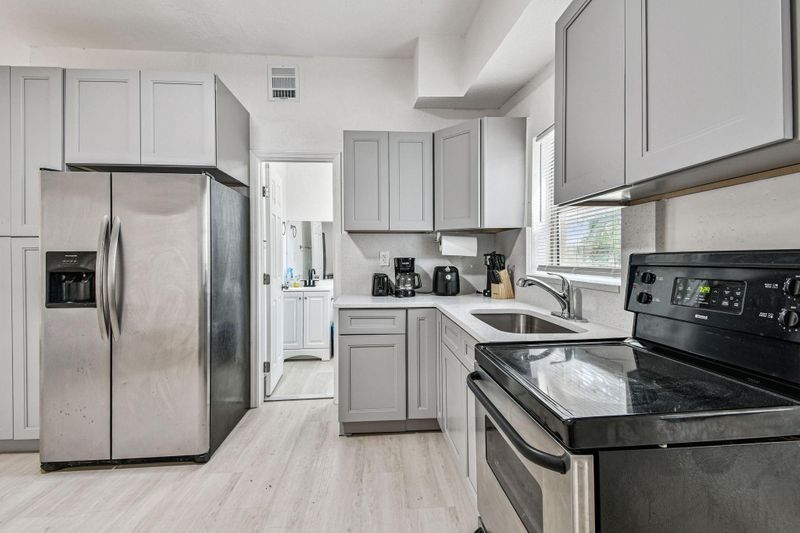 roommates in Undisclosed, St. Petersburg, FL 33712 Live in Lake Maggiore Shore (id. 19226) - cirtru.com