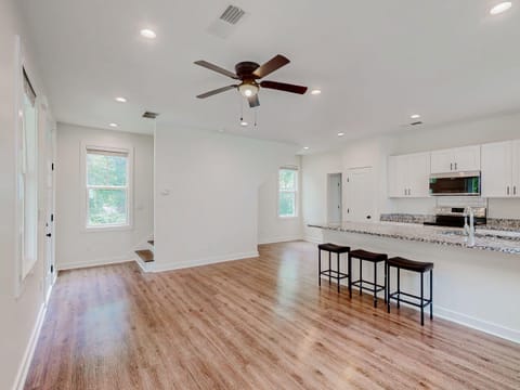 Welcome to this beautifully upgraded home on Markone, where modern finishes meet one of Atlanta (id. 37286)