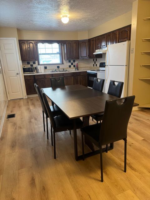 Beautiful Near Eastside Home (id. 21168)