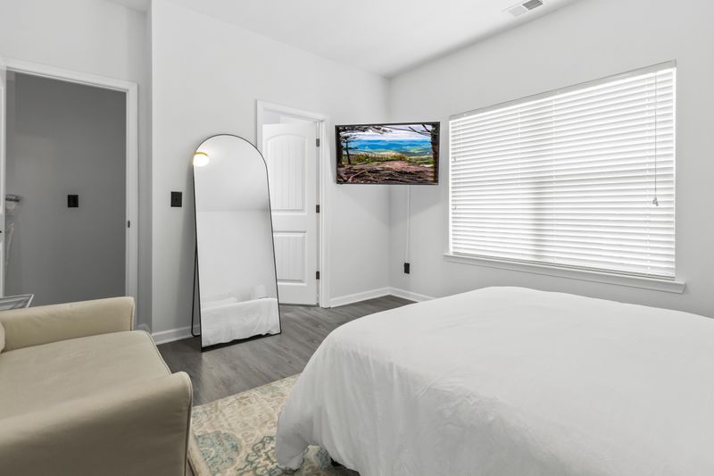 roommates in Undisclosed, Gainesville, GA 30507 Enjoy PREMIUM Quality Living at the HEART of Gainesville. We have 6bdrms, 4brs, on-site laundry room, & smart lock access. Along with mandatory weekly house cleaning's at no extra charge.  Click on the 3D Tour button to walk INSIDE the home! (id. 11198) - cirtru.com