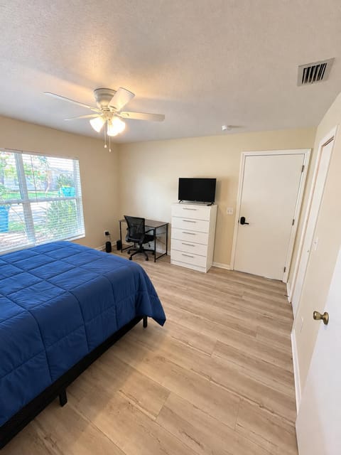 roommates in Undisclosed, Melbourne, FL 32935 Cozy Modern Home in Melbourne | Near Work + Coastal Living (id. 40283) - cirtru.com
