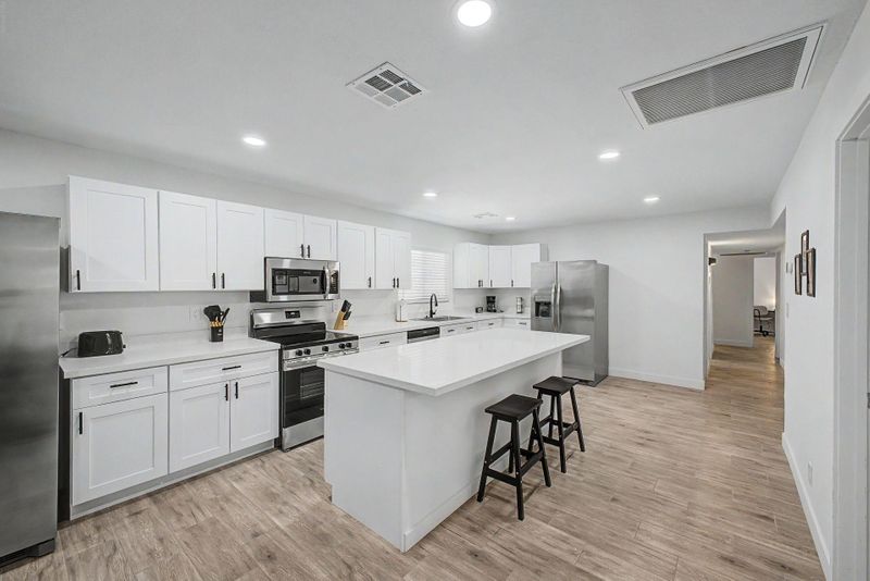 roommates in Undisclosed, Mesa, AZ 85203 Beautiful Fully Remodeled Spaciousin Mesa. 2-Refrigerators and 2- Sets of Washer/Dryers (id. 34595) - cirtru.com