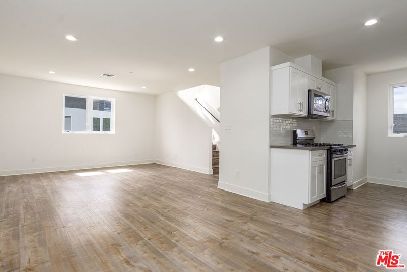 Private Room in 3Bed.4Bath