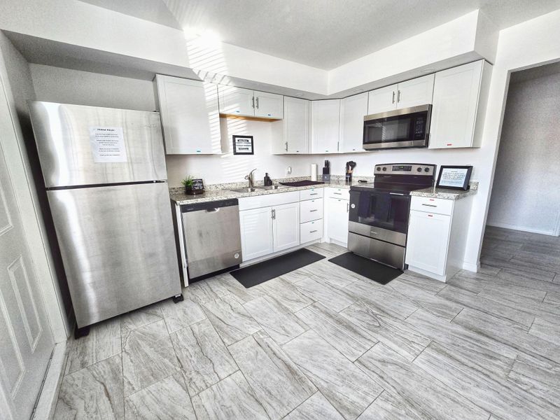 roommates in Undisclosed, Lakeland, FL 33803 Modern Renovated Home — Prime Lakeland Location —  Fully Furnished, Clean, Comfortable, and Affordable Rooms  Utilities + High‑Speed Internet Included —  In‑Unit Laundry  Move‑In Ready (id. 32300) - cirtru.com