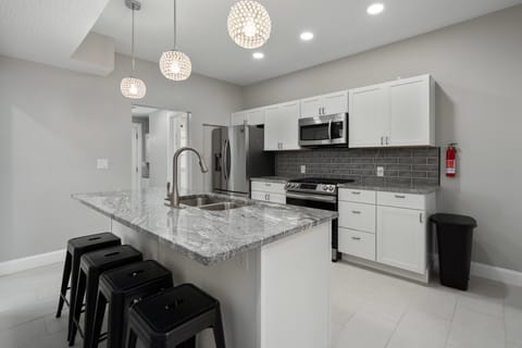 roommates in Undisclosed, Columbus, OH 43206 1mi to Children's Hospital • 2.5mi to Downtown | Modern Professional Living (id. 42868) - cirtru.com