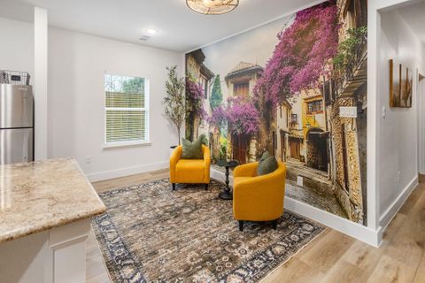 Private Bedroom with En-Suite Bath  | Gated Modern Home  Safe & Comfortable Living • Easy Access to 610, I-45 & Beltway  Convenient Location Near Work, Shopping & Dining (id. 21836)