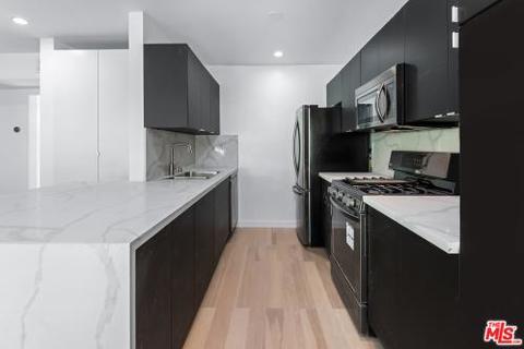 roommates in West Hollywood Private Room in 2Bed.2Bath - cirtru.com