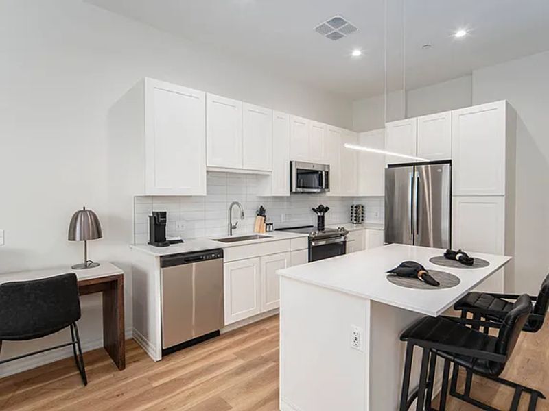 roommates in Detroit Room2Bed.2Bath - cirtru.com