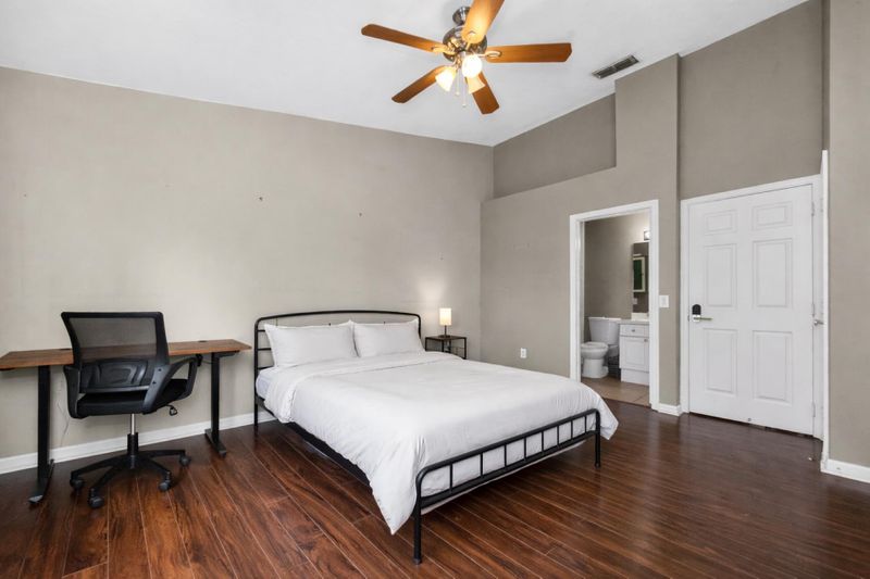 roommates in Undisclosed, Orlando, FL 32810 Charming Large Rooms in Orlando! Minutes for I4, Seminole State College, & Public Transportation. (id. 30663) - cirtru.com