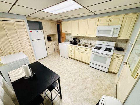 Charming 4BR / 2BA Cape Cod Home – Glen
Burnie, MD (id. 21802)