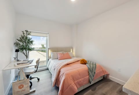 Modern Private Room Near USC/DTLA (id. 42485)