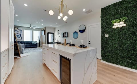 roommates in Undisclosed, Houston, TX 77020 Modern Furnished Home Near Downtown Houston, EaDo, East River and Major Employment & Medical Centers (id. 41919) - cirtru.com