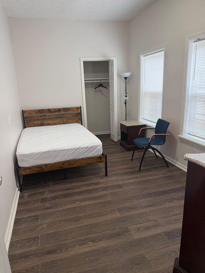 Live near Atlanta University Center and Mercedes Benz Stadium (id. 37659)